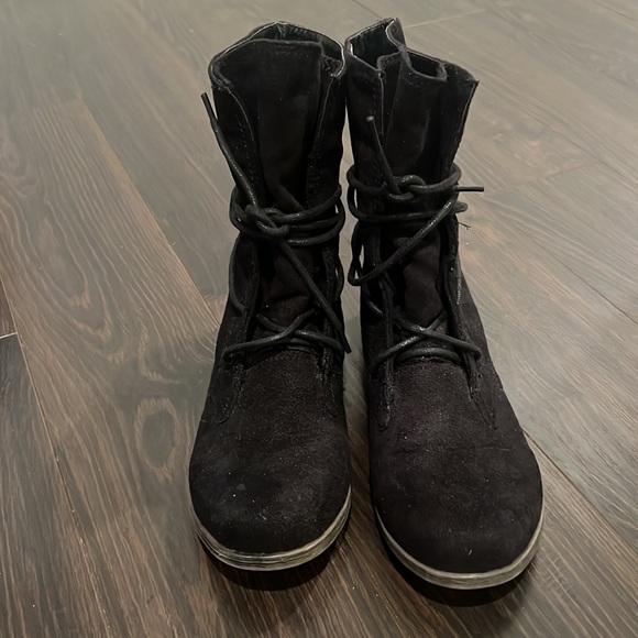 ❌SOLD❌ Sugar Suede Lace Up Boot - Picture 4 of 10